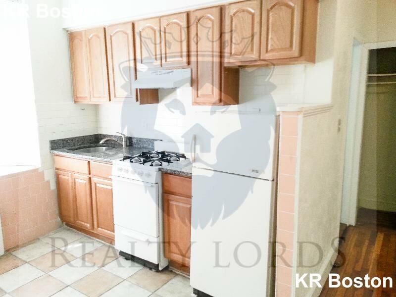 Warren St. & Commonwealth Ave #14 - Photo 7 of 19