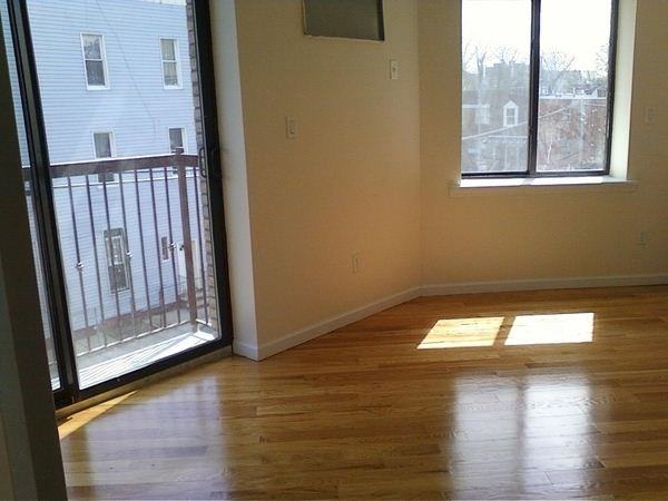 Stockholm Street - Photo 2 of 3