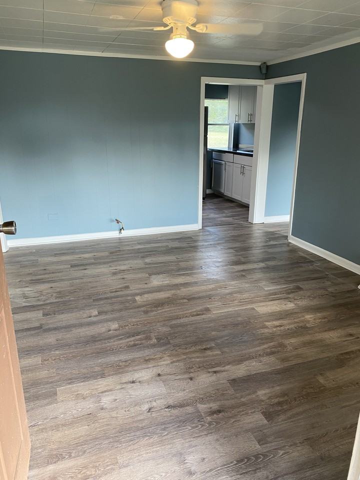 413 S Oak St - Photo 2 of 7