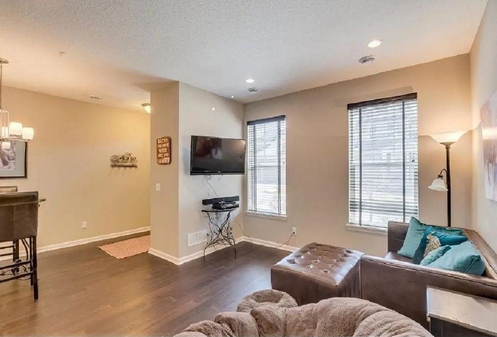 6923 Crosby Ct - Photo 3 of 24