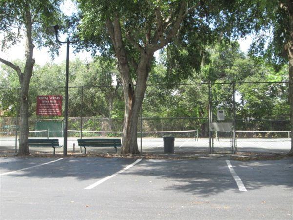 Royal Arms Condominium - Photo 3 of 8