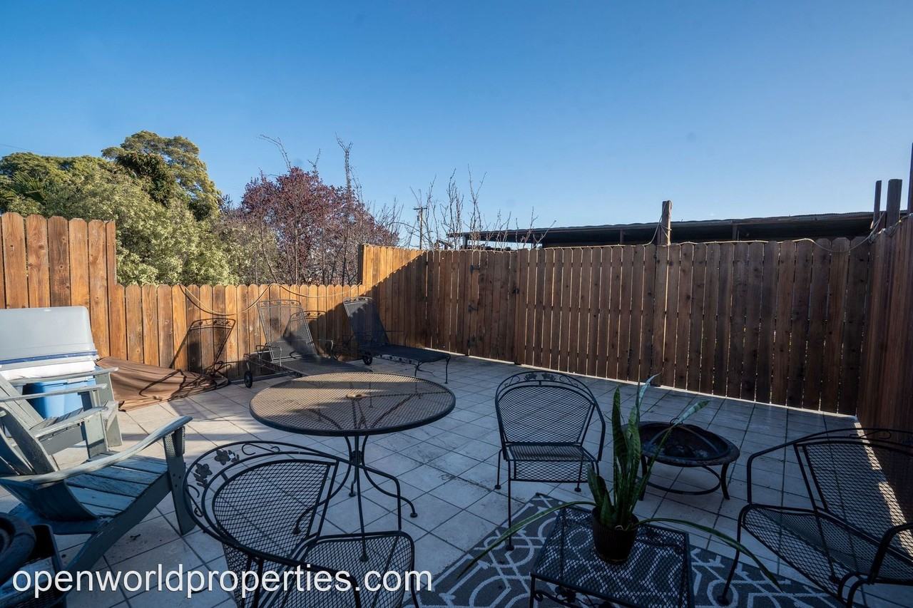 1109 32nd St - Photo 2 of 16