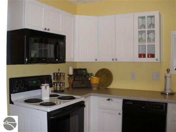 112 N Benzie Blvd - Photo 2 of 16