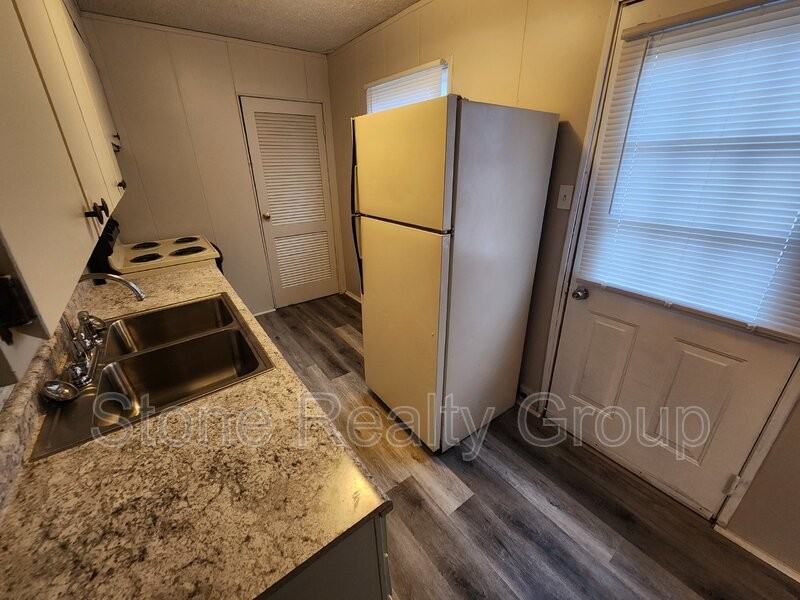 448 S 23rd St - Photo 4 of 10