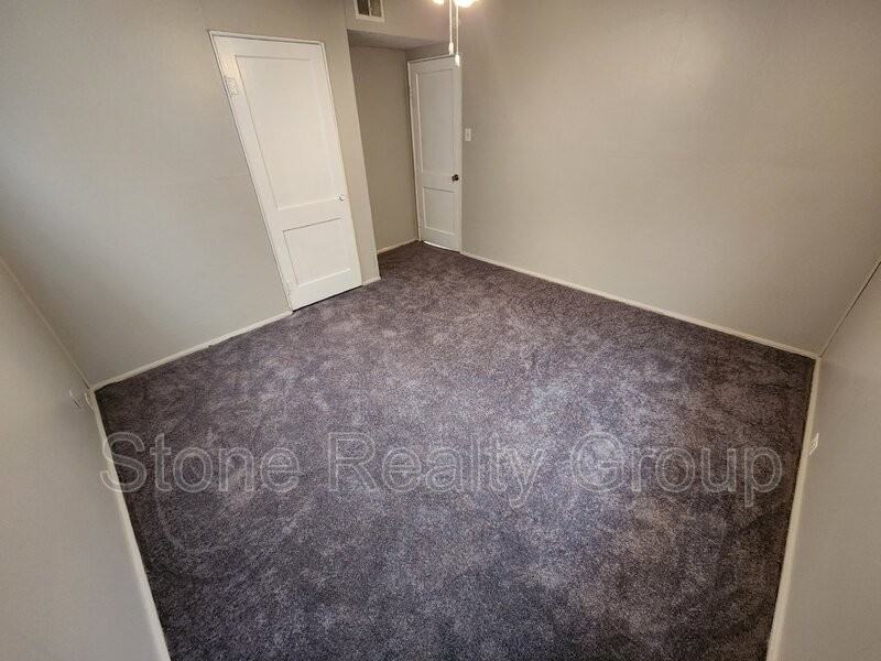 448 S 23rd St - Photo 6 of 10