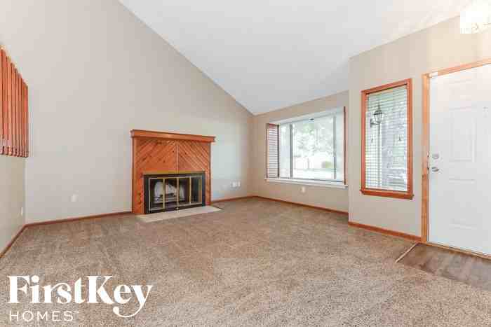 1800 Ne Gatewood Dr - Photo 3 of 14