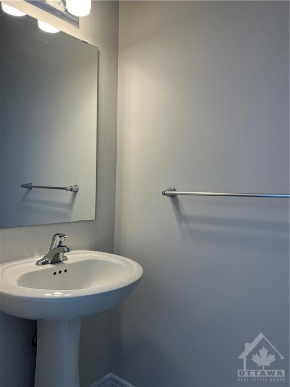 1016 Kijik Crescent - Photo 2 of 27