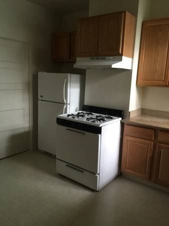 1046 Cole St - Photo 2 of 15