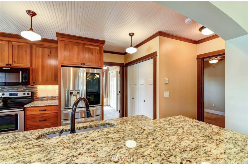 11810 20th St Ne - Photo 7 of 18