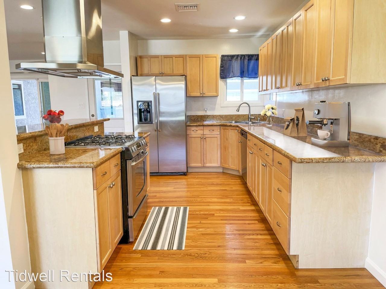 17345 Hamlin St - Photo 3 of 15