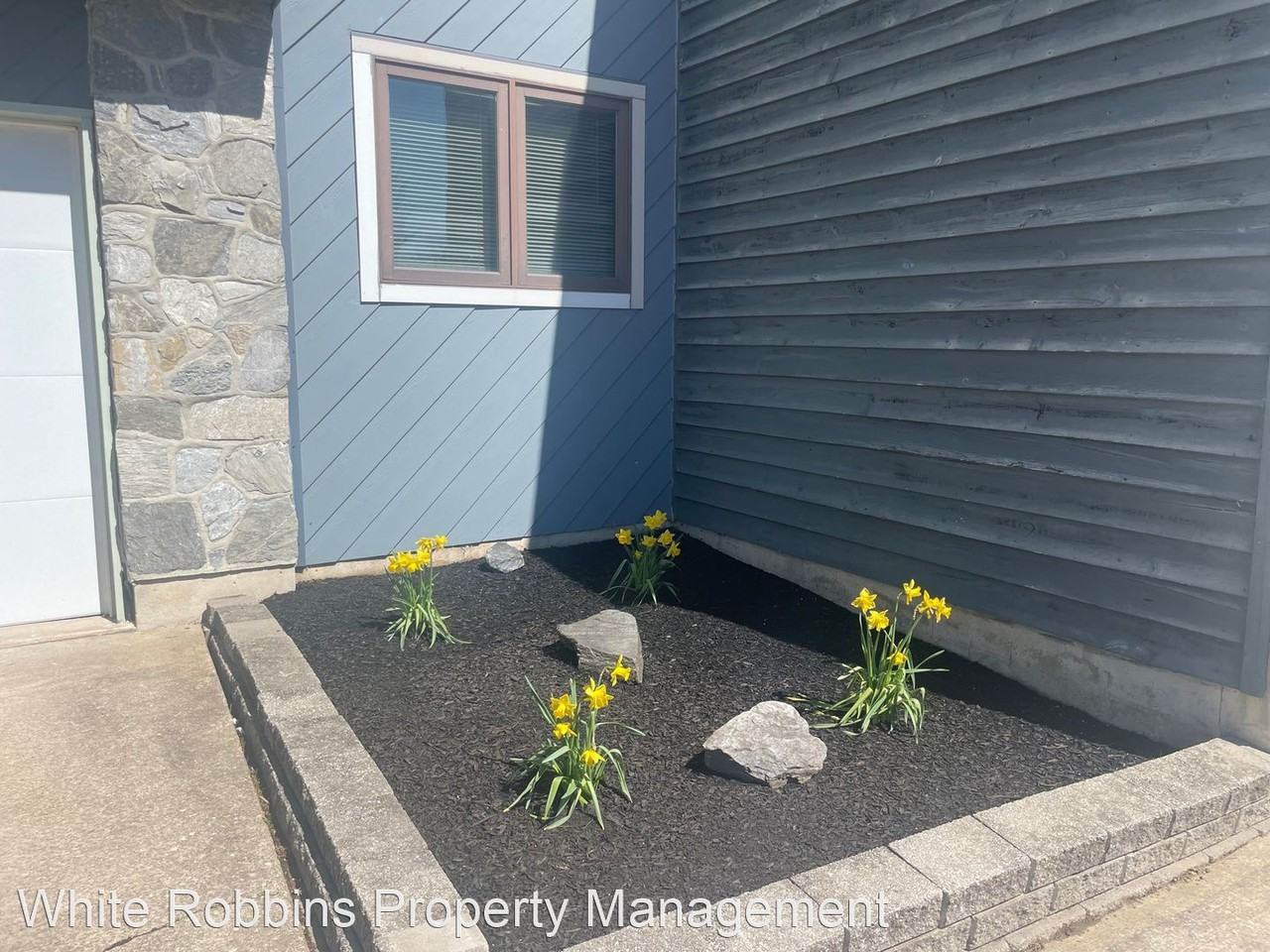 33 Foxtail Ct - Photo 3 of 21