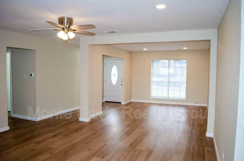 5705 Sandhurst Cir - Photo 2 of 19