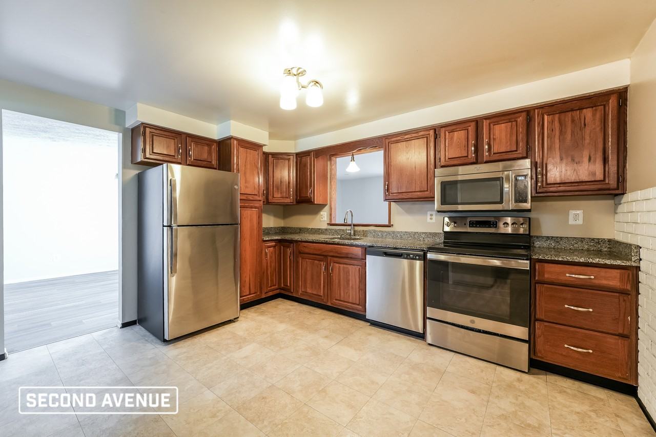 1900 Colleen Dr - Photo 2 of 14