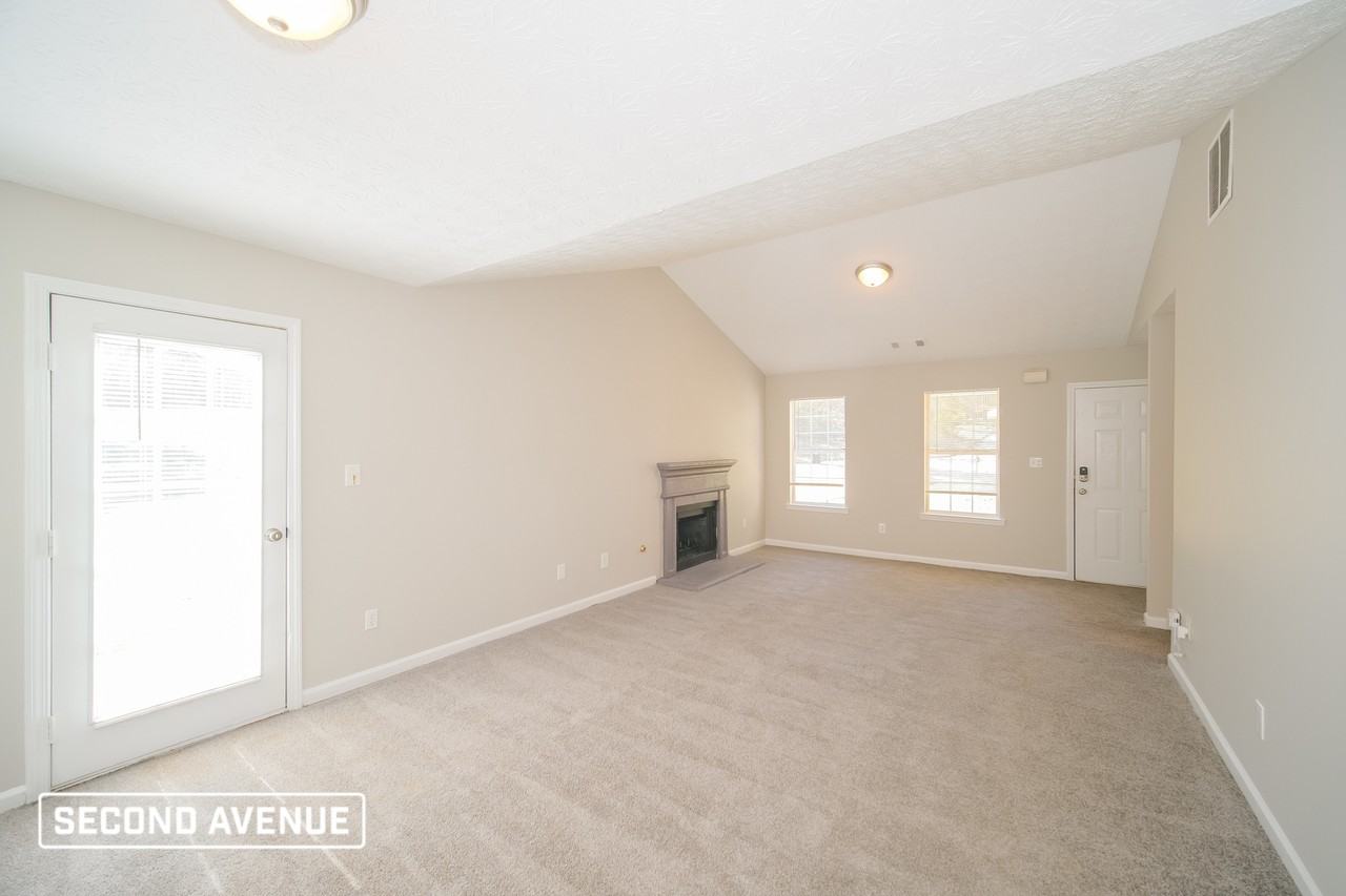 135 Cactus Ln E - Photo 3 of 16