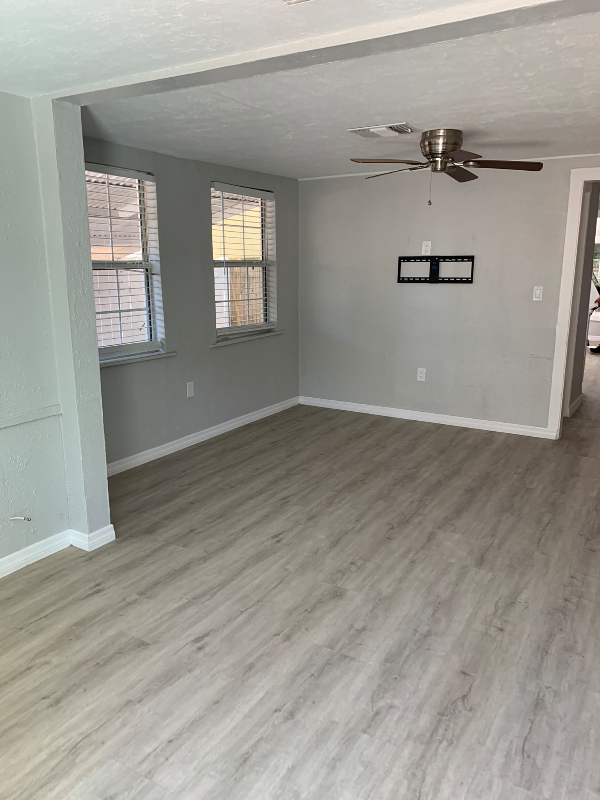 1116 17th St W - Photo 2 of 11