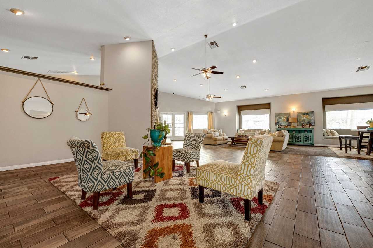 Cabana Club Apartments - Photo 5 of 30