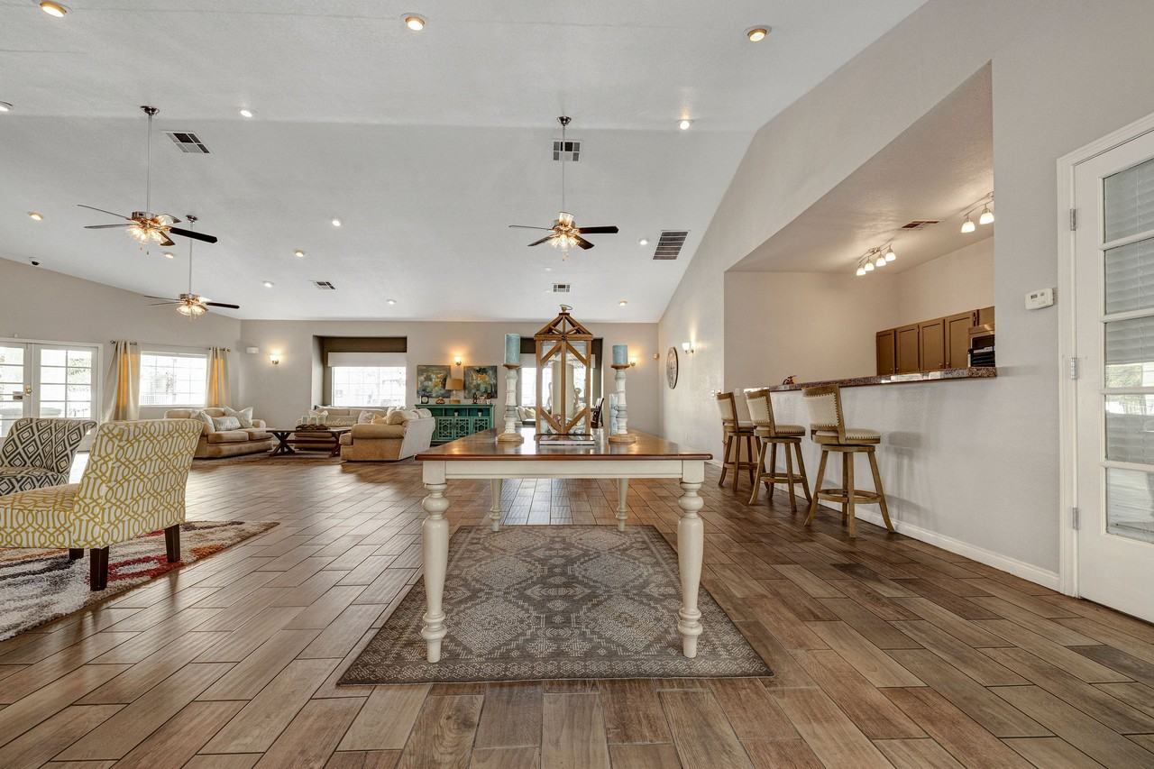 Cabana Club Apartments - Photo 6 of 30