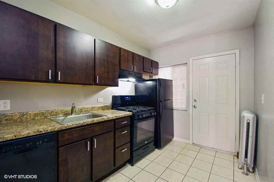 1338 W Argyle - Photo 6 of 15