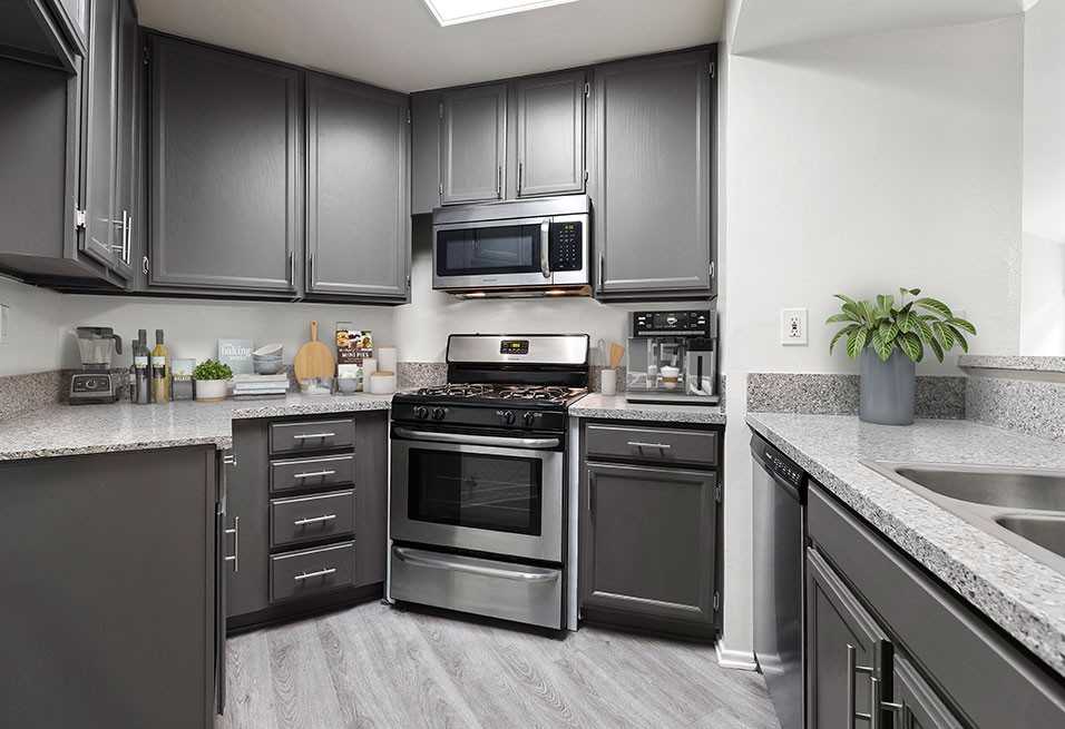 Chateau Encino - Photo 4 of 22