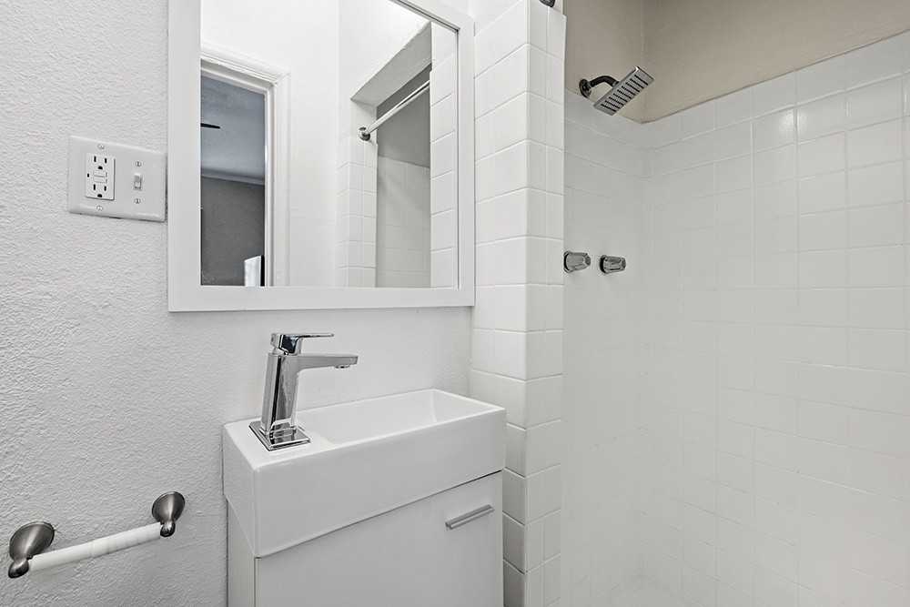 THE DERBY APARTMENTS - Photo 3 of 21