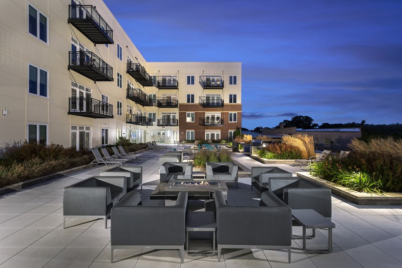 The Residences of Wilmette - Photo 4 of 30