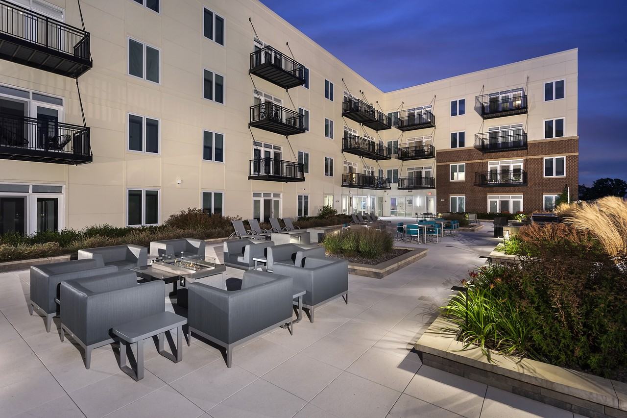 The Residences of Wilmette - Photo 5 of 30