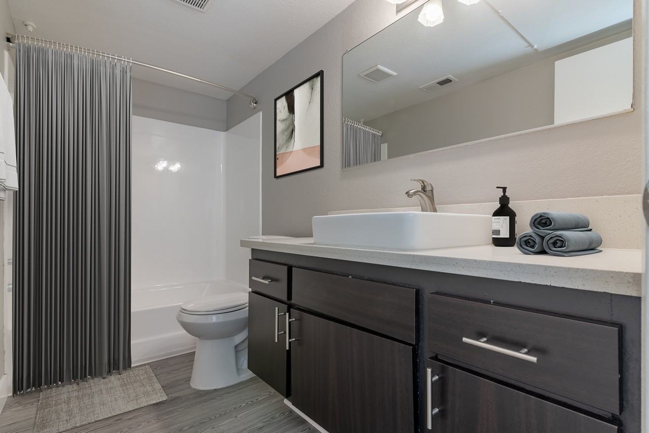 Del Flora Apartments - Photo 7 of 15