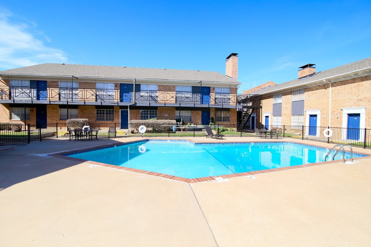 Heritage House - Photo 2 of 8