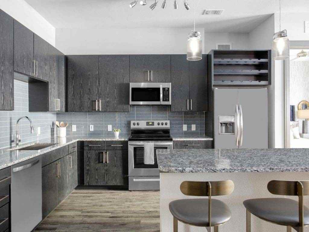 Cue Galatyn Station - Photo 2 of 30