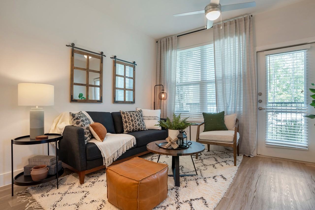 The Mason at Fremaux Park Apartments - Photo 5 of 31