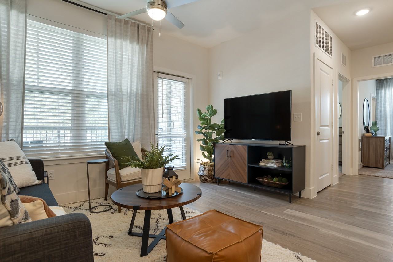 The Mason at Fremaux Park Apartments - Photo 6 of 31