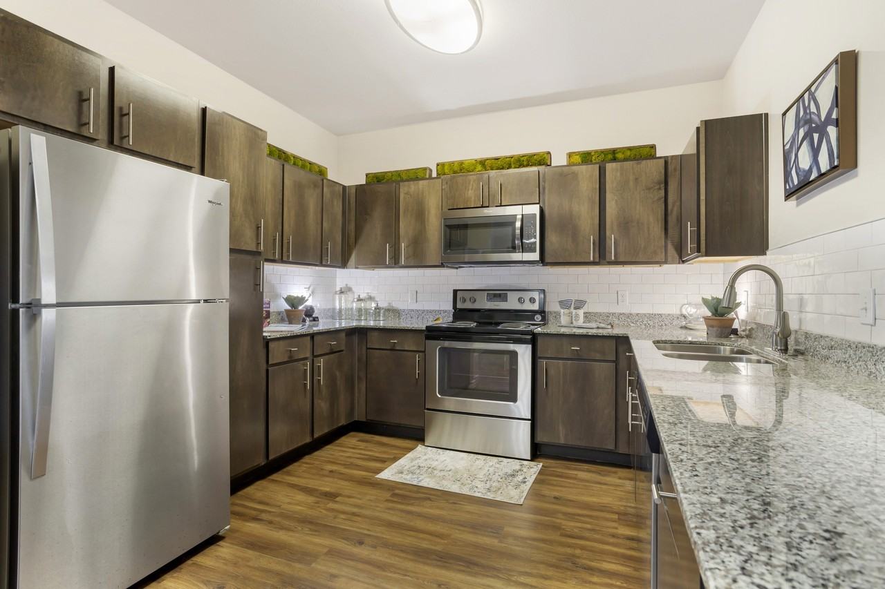 La Veranda at Polly Lane Apartments - Photo 3 of 31