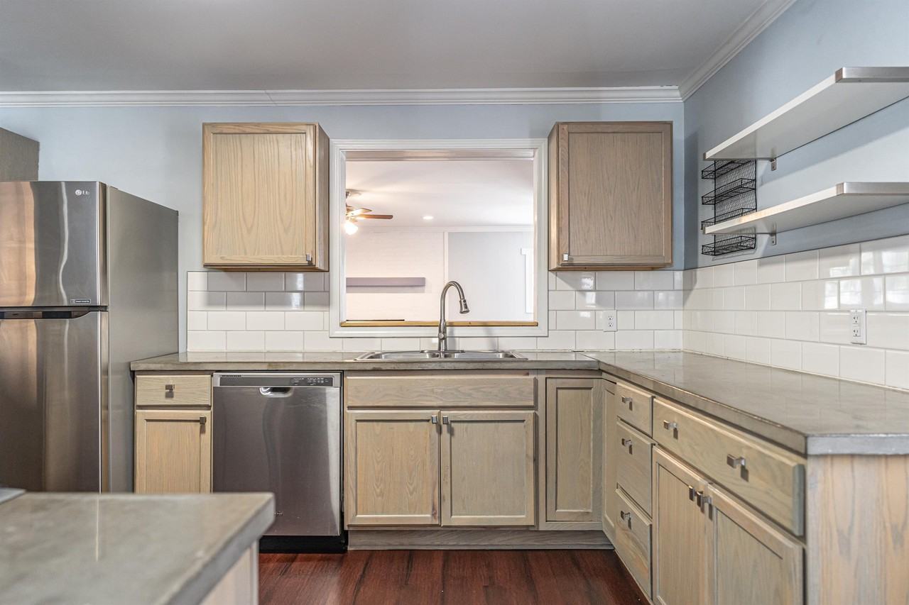 1573 W Pennsylvania Ave #1 - Photo 7 of 27