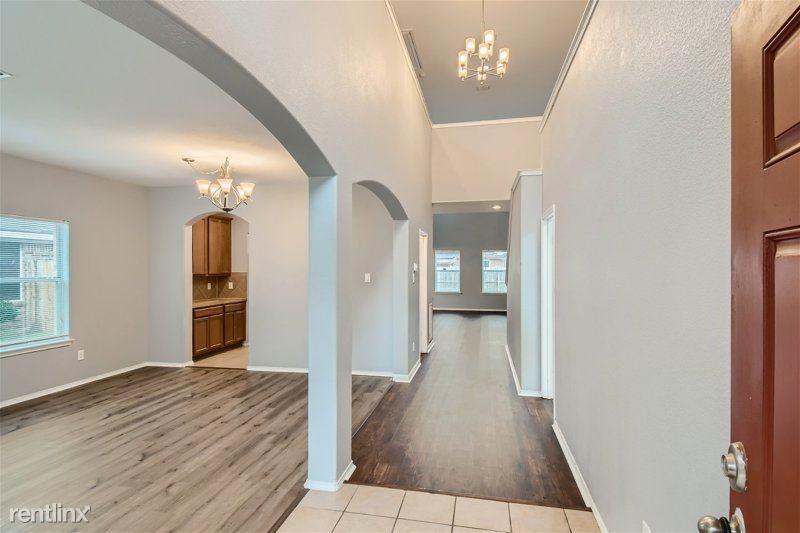 2784 Sweetbriar Ln - Photo 3 of 22