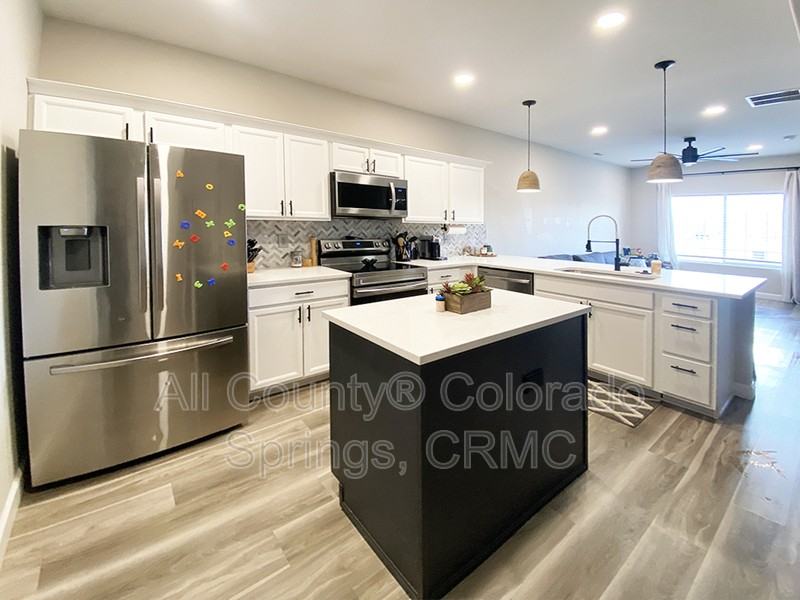 1762 Grand Overlook St - Photo 3 of 28