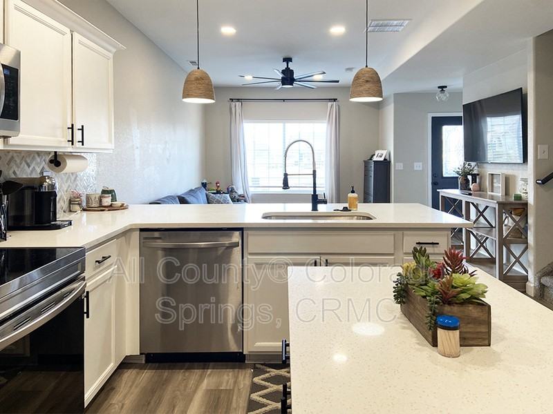 1762 Grand Overlook St - Photo 4 of 28