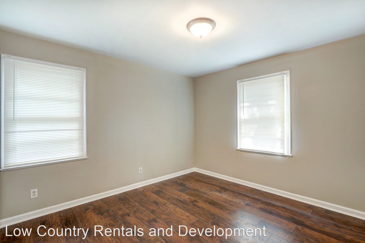 1608 East 34th Street - Photo 3 of 10