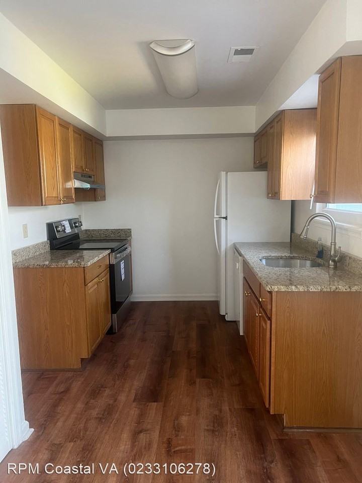 3204 Wimbledon Way - Photo 2 of 3