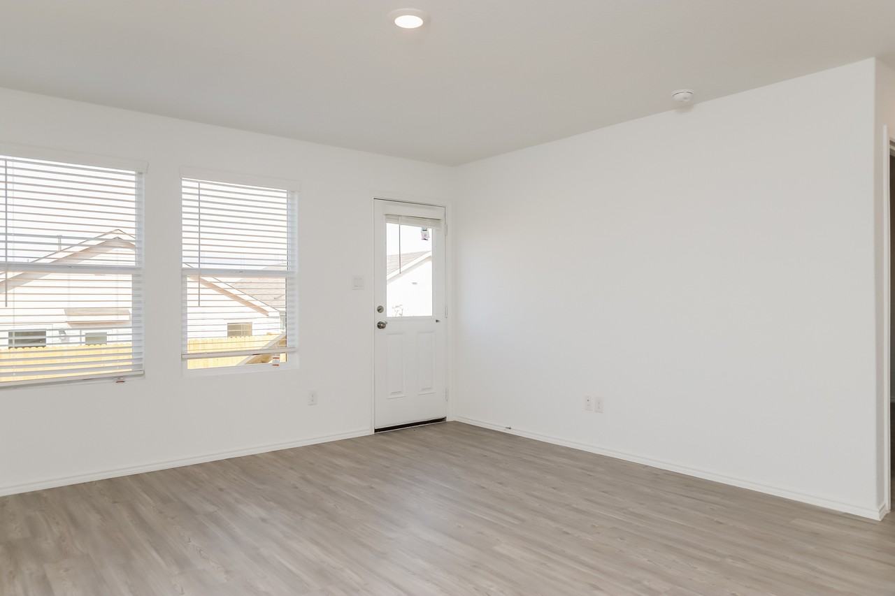 2811 Millikan Dr - Photo 3 of 15