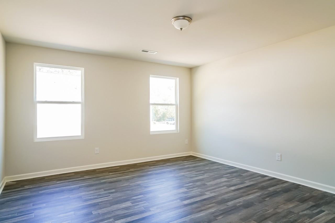 686 686 Hadley Ct SE - Photo 2 of 28