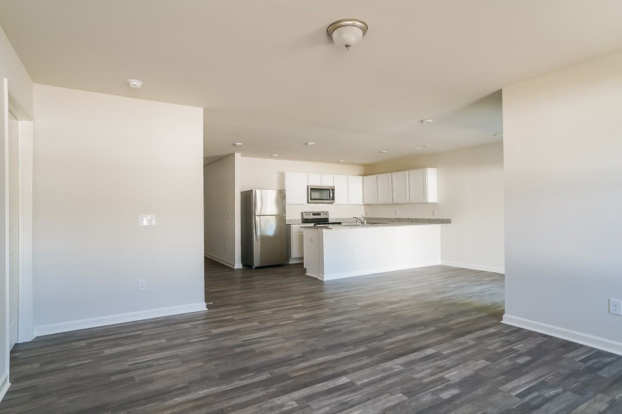 686 686 Hadley Ct SE - Photo 3 of 28