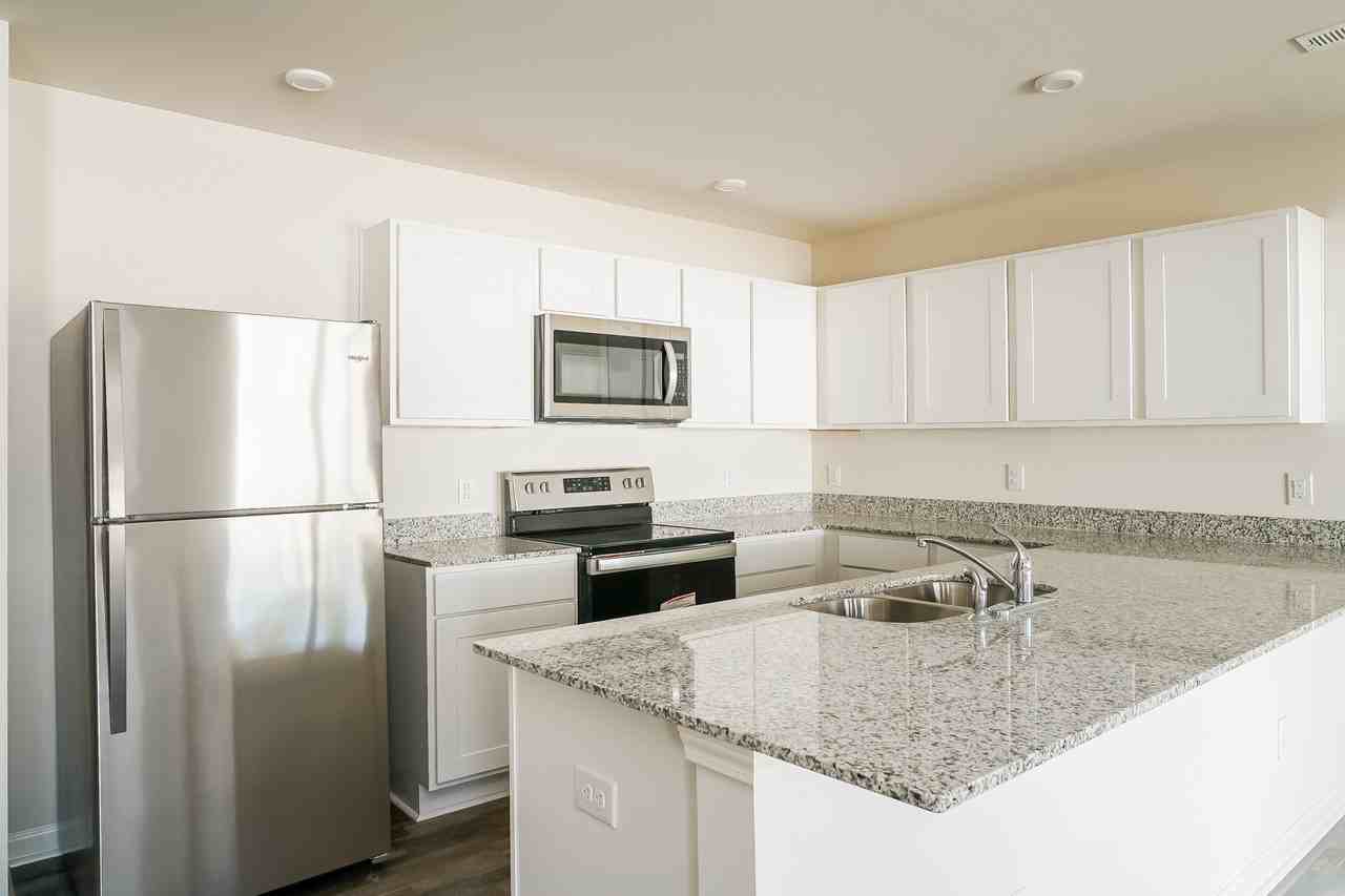 686 686 Hadley Ct SE - Photo 5 of 28