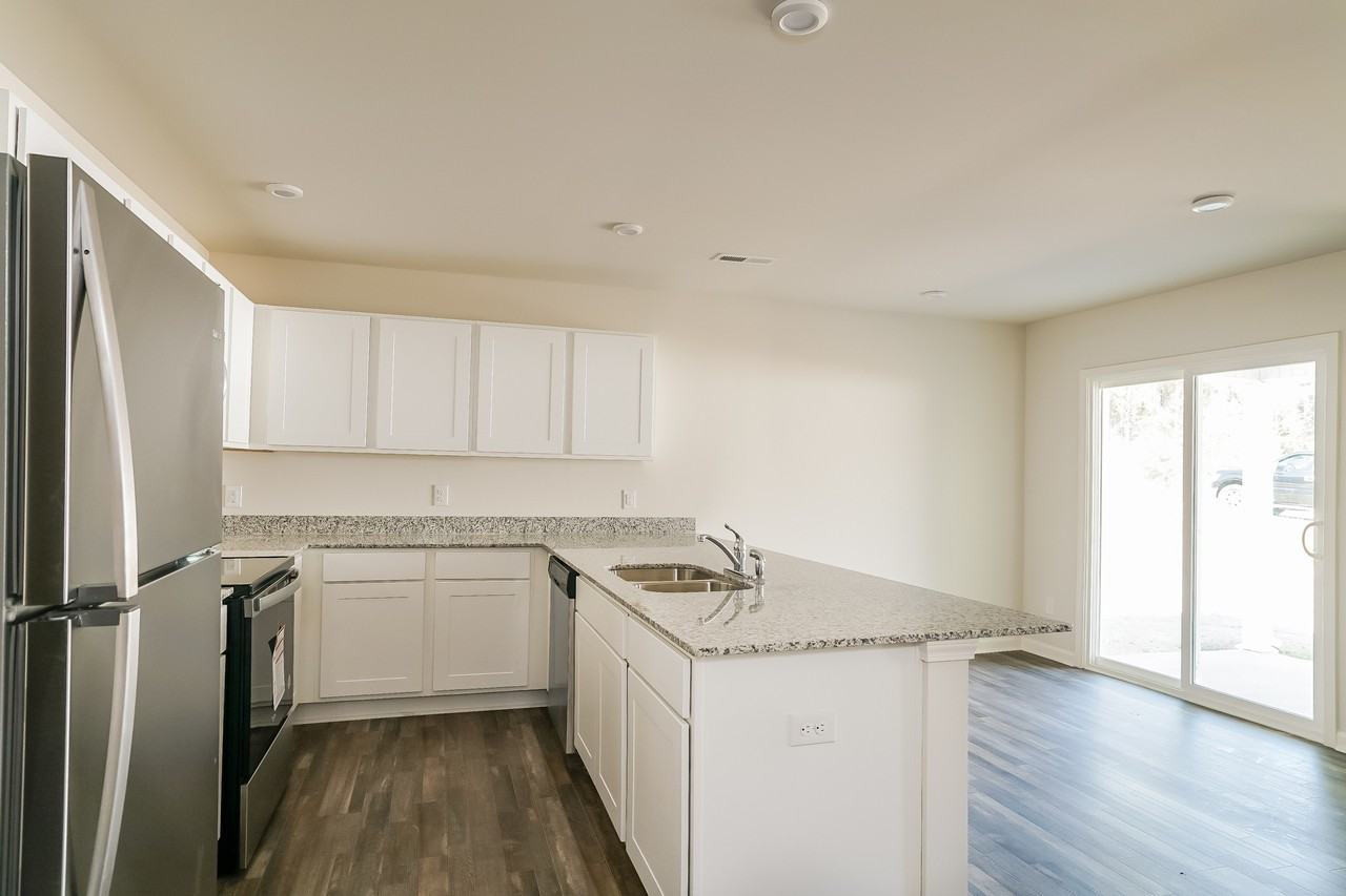 686 686 Hadley Ct SE - Photo 6 of 28