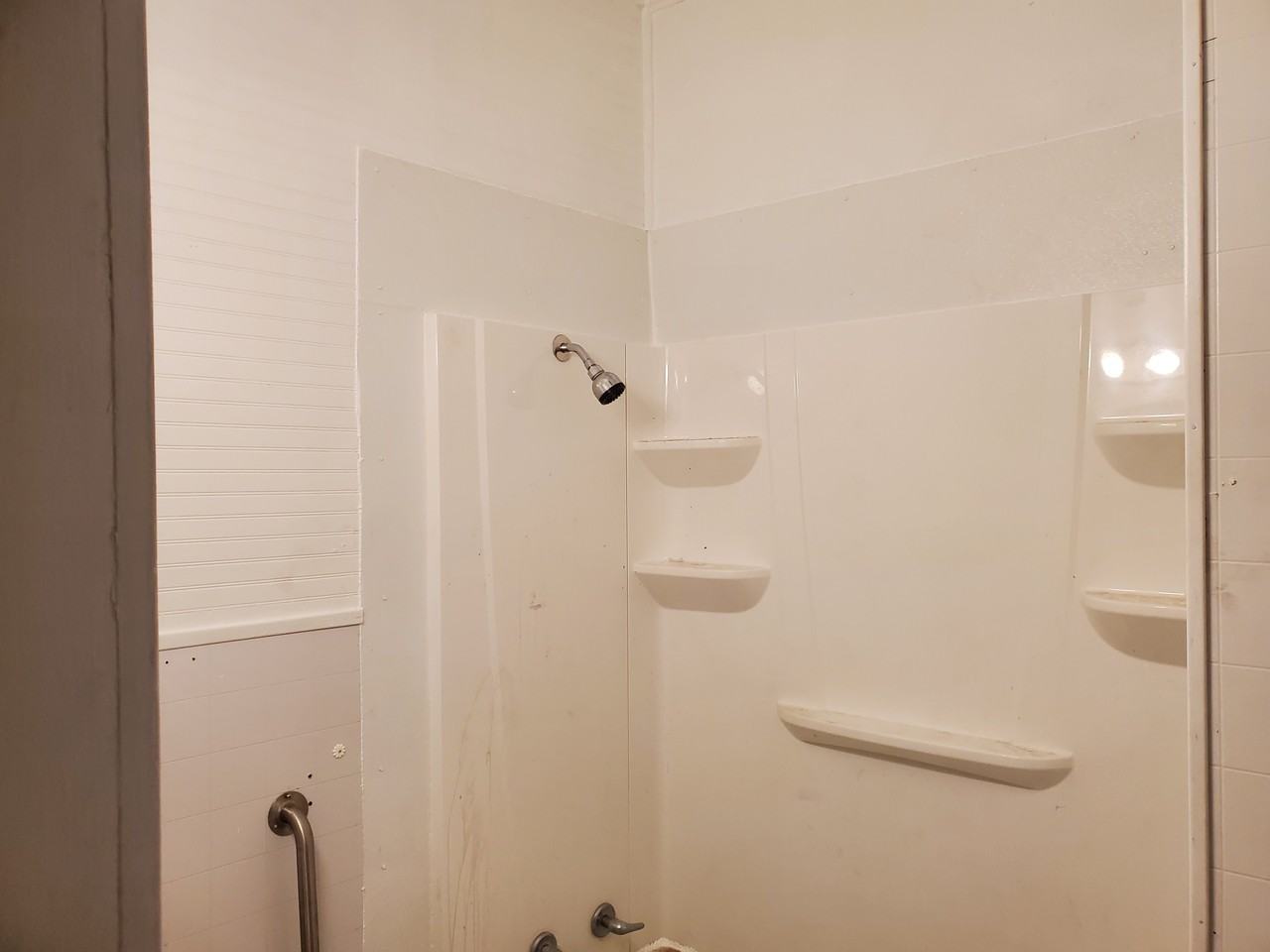 642 N Main St - Photo 3 of 6