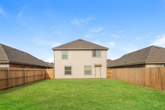 1607 Matthew St - Photo 3 of 11
