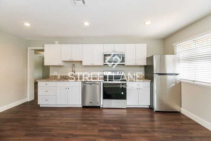 1152 E Marny Rd - Photo 3 of 15