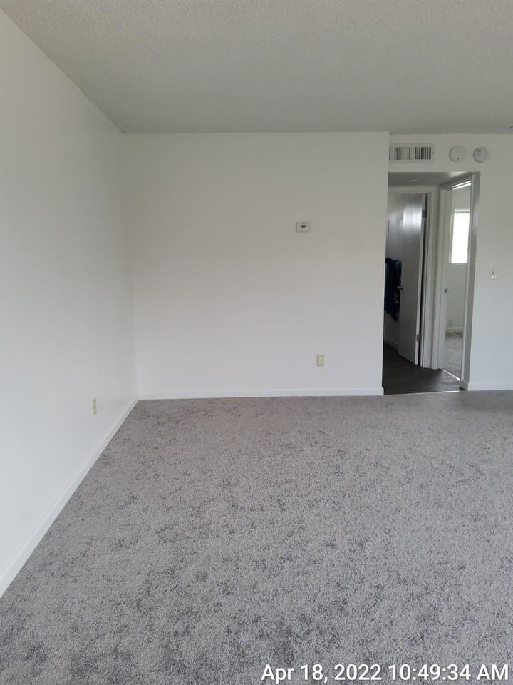 411 3rd St #C - Photo 3 of 7