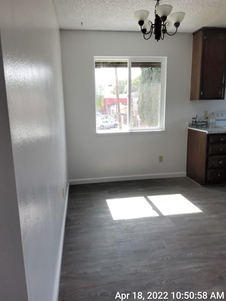 411 3rd St #C - Photo 4 of 7