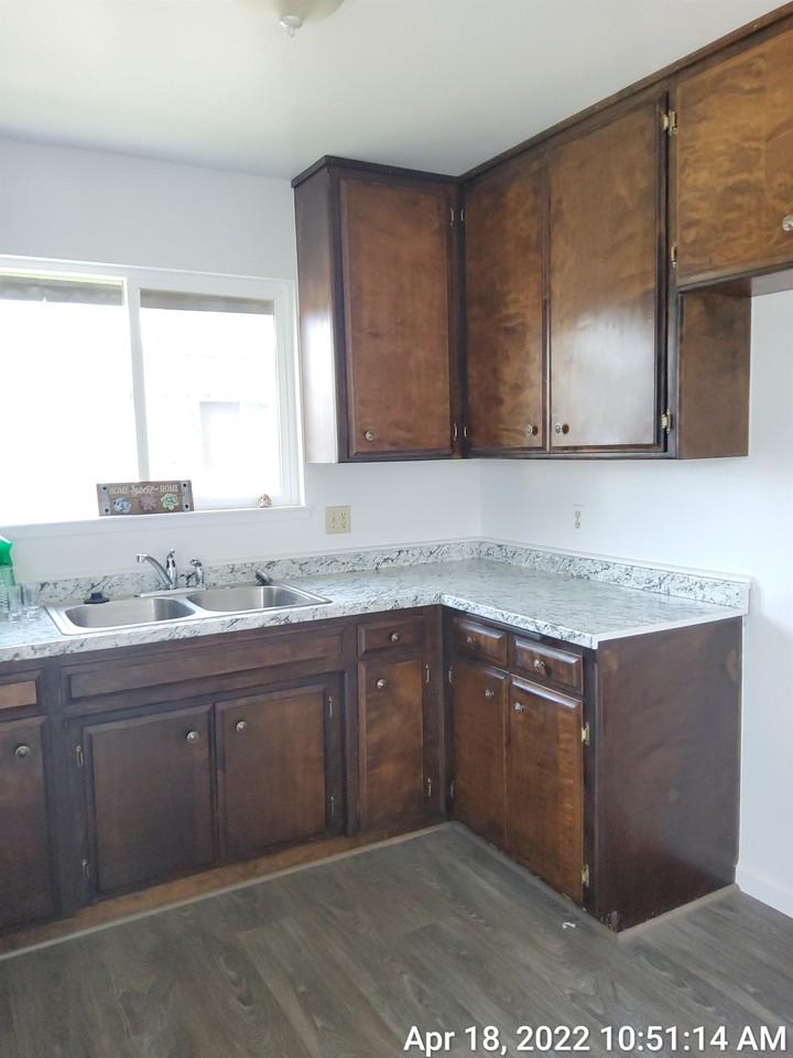 411 3rd St #C - Photo 5 of 7