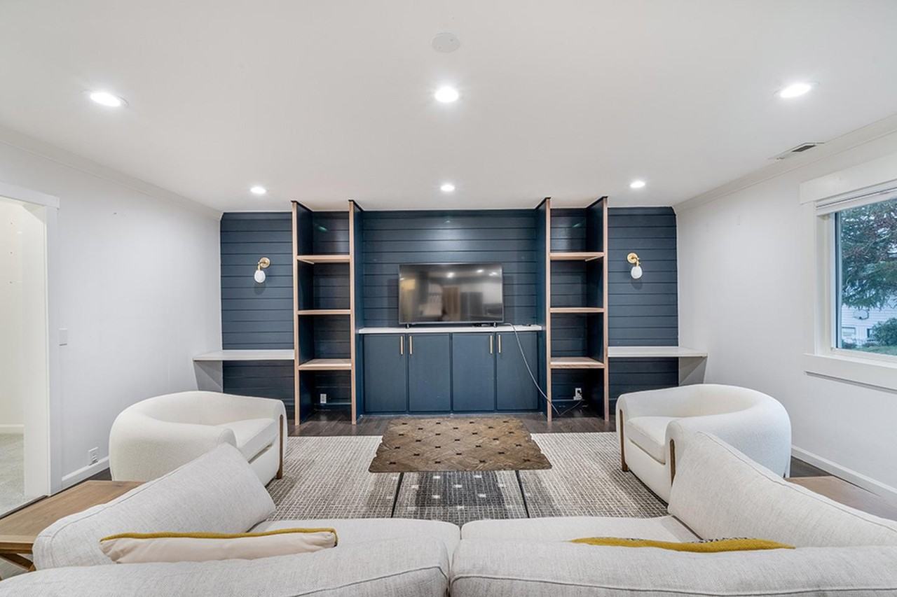 Stylishly updated Beaverton home by Cedar Hills shopping Apartments in